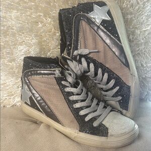 Sleek Black and Silver Sneakers with Contemporary Design